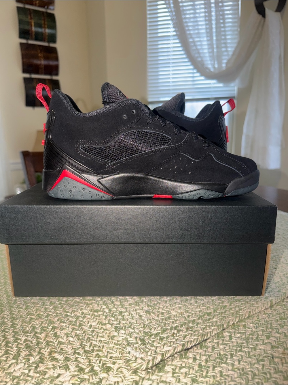 Jordan MVP 92 Black Athletic Sneakers with Red Accents size 6.5Y new!!